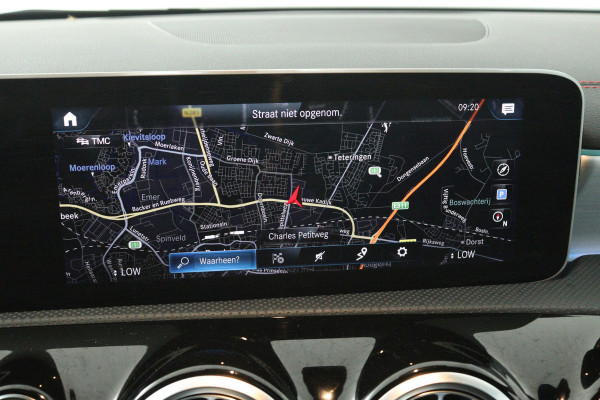 Mercedes-Benz CLA-Klasse 200 Business Solution AMG (SFEERVERLICHTING, CAMERA, LED, STOELVERWARMING, DEALER ONDERHOUDEN)