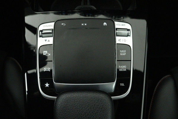 Mercedes-Benz CLA-Klasse 200 Business Solution AMG (SFEERVERLICHTING, CAMERA, LED, STOELVERWARMING, DEALER ONDERHOUDEN)