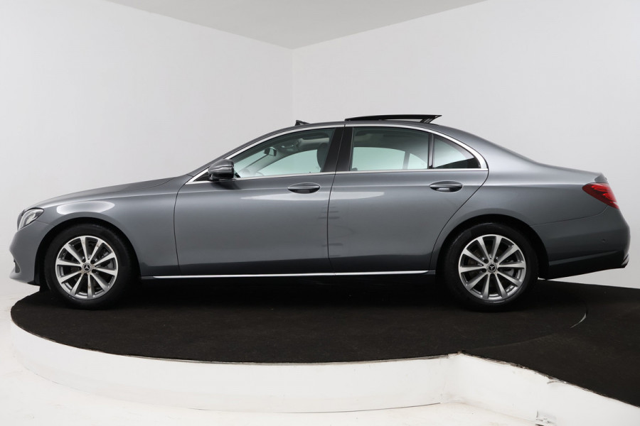 Mercedes-Benz E-Klasse 200 Premium (PANORAMADAK, SFEEVERLICHTING, CAMERA, STOELVERWARMING, DEALER ONDERHOUDEN)