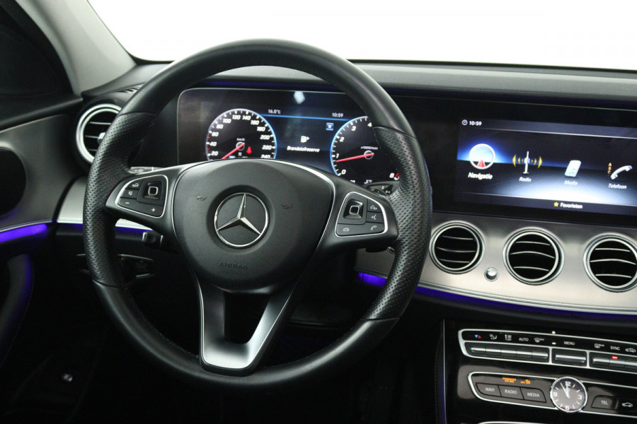 Mercedes-Benz E-Klasse 200 Premium (PANORAMADAK, SFEEVERLICHTING, CAMERA, STOELVERWARMING, DEALER ONDERHOUDEN)
