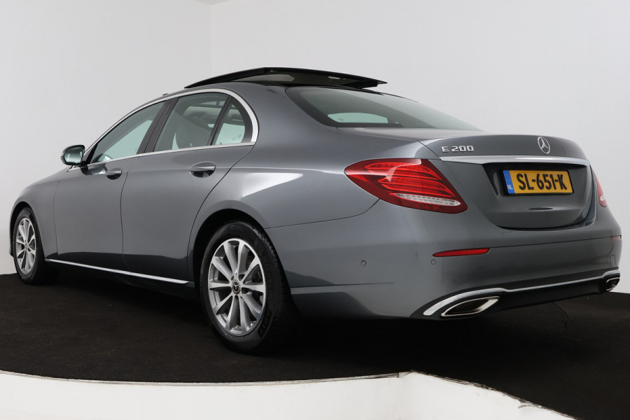 Mercedes-Benz E-Klasse 200 Premium (PANORAMADAK, SFEEVERLICHTING, CAMERA, STOELVERWARMING, DEALER ONDERHOUDEN)