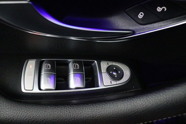 Mercedes-Benz E-Klasse 200 Premium (PANORAMADAK, SFEEVERLICHTING, CAMERA, STOELVERWARMING, DEALER ONDERHOUDEN)