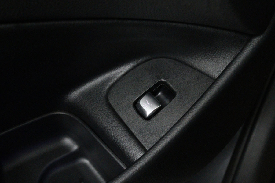 Mercedes-Benz E-Klasse 200 Premium (PANORAMADAK, SFEEVERLICHTING, CAMERA, STOELVERWARMING, DEALER ONDERHOUDEN)