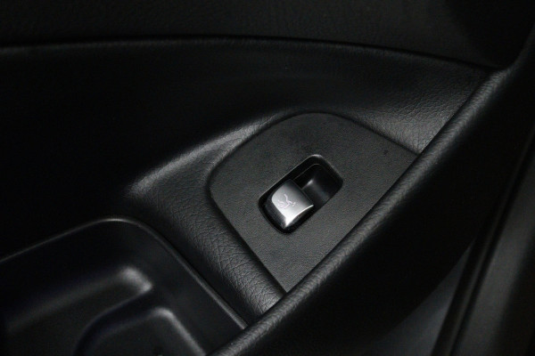 Mercedes-Benz E-Klasse 200 Premium (PANORAMADAK, SFEEVERLICHTING, CAMERA, STOELVERWARMING, DEALER ONDERHOUDEN)