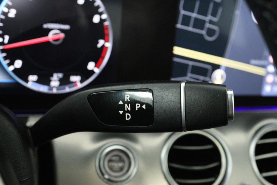 Mercedes-Benz E-Klasse 200 Premium (PANORAMADAK, SFEEVERLICHTING, CAMERA, STOELVERWARMING, DEALER ONDERHOUDEN)
