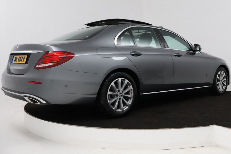 Mercedes-Benz E-Klasse 200 Premium (PANORAMADAK, SFEEVERLICHTING, CAMERA, STOELVERWARMING, DEALER ONDERHOUDEN)