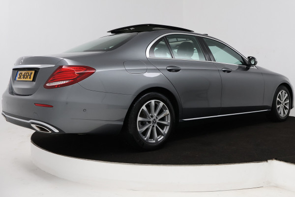 Mercedes-Benz E-Klasse 200 Premium (PANORAMADAK, SFEEVERLICHTING, CAMERA, STOELVERWARMING, DEALER ONDERHOUDEN)