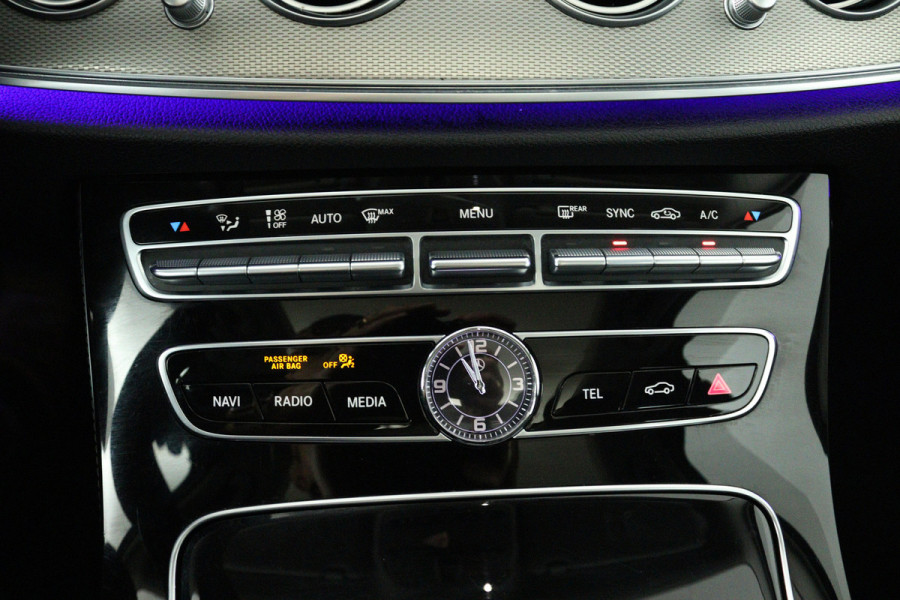Mercedes-Benz E-Klasse 200 Premium (PANORAMADAK, SFEEVERLICHTING, CAMERA, STOELVERWARMING, DEALER ONDERHOUDEN)