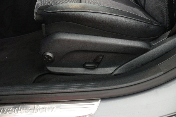 Mercedes-Benz E-Klasse 200 Premium (PANORAMADAK, SFEEVERLICHTING, CAMERA, STOELVERWARMING, DEALER ONDERHOUDEN)