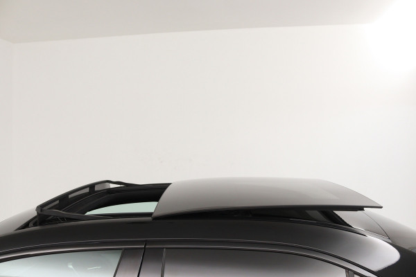 Mercedes-Benz A-Klasse 180 AMG Line (PANORAMADAK, SFEERVERLICHTING, CAMERA, STOELVERWARMING, 1e EIGENAAR, GOED ONDERHOUDEN)