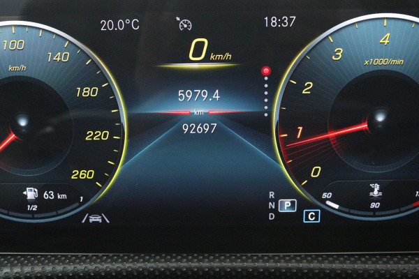 Mercedes-Benz A-Klasse 180 AMG Line (PANORAMADAK, SFEERVERLICHTING, CAMERA, STOELVERWARMING, 1e EIGENAAR, GOED ONDERHOUDEN)