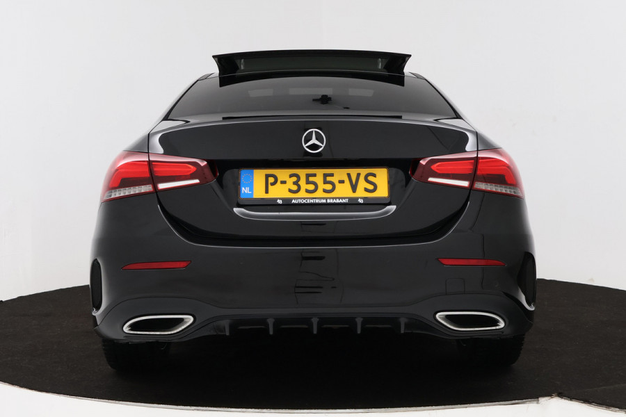 Mercedes-Benz A-Klasse 180 AMG Line (PANORAMADAK, SFEERVERLICHTING, CAMERA, STOELVERWARMING, 1e EIGENAAR, GOED ONDERHOUDEN)