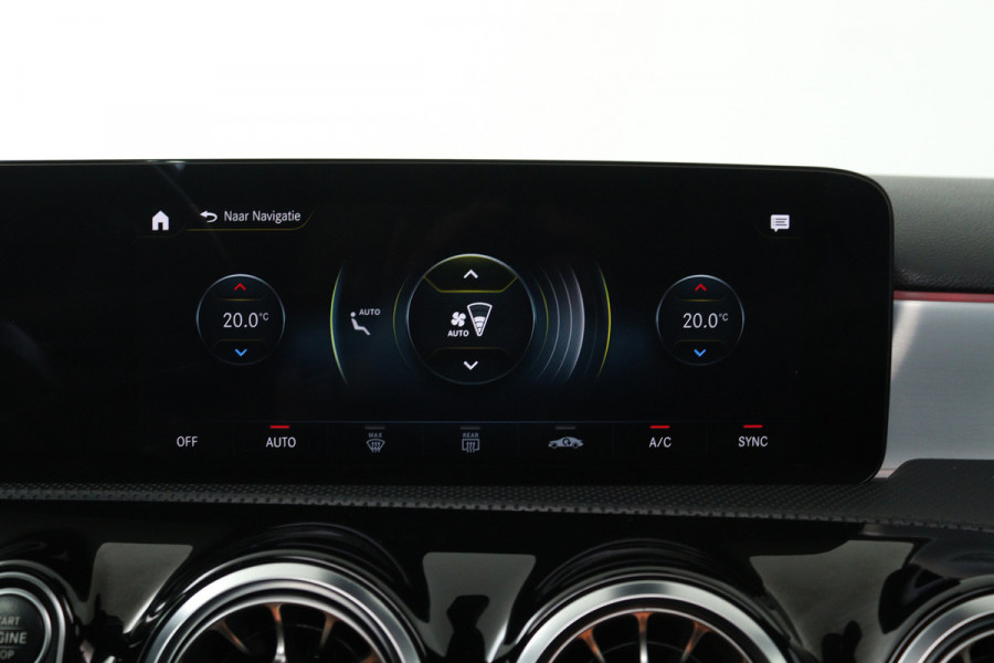 Mercedes-Benz A-Klasse 180 AMG Line (PANORAMADAK, SFEERVERLICHTING, CAMERA, STOELVERWARMING, 1e EIGENAAR, GOED ONDERHOUDEN)