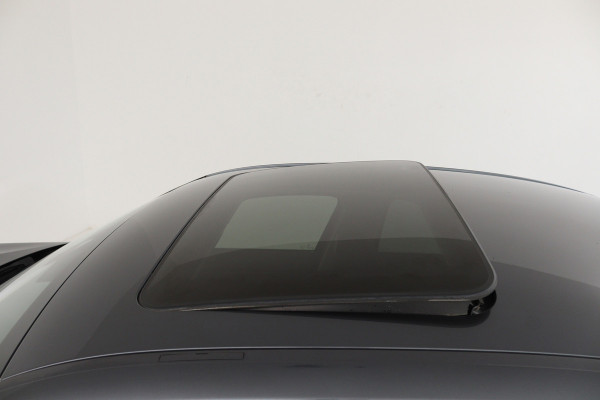 BMW 3-serie 330i High Executive (PANORAMADAK, STOELVERWARMING, CAMERA, COMFORTZETELS, DEALER ONDERHOUDEN)