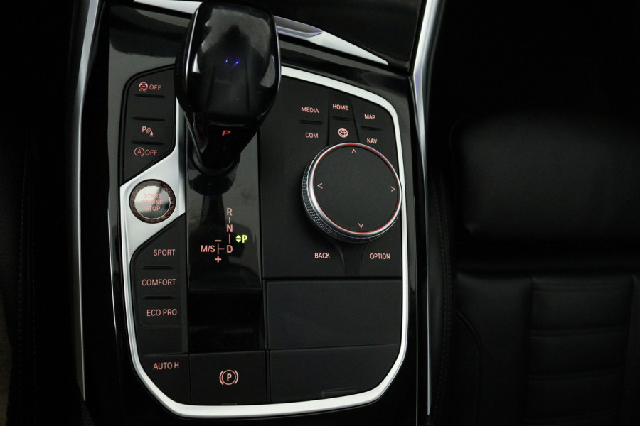 BMW 3-serie 330i High Executive (PANORAMADAK, STOELVERWARMING, CAMERA, COMFORTZETELS, DEALER ONDERHOUDEN)