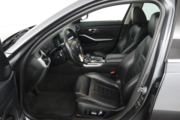 BMW 3-serie 330i High Executive (PANORAMADAK, STOELVERWARMING, CAMERA, COMFORTZETELS, DEALER ONDERHOUDEN)