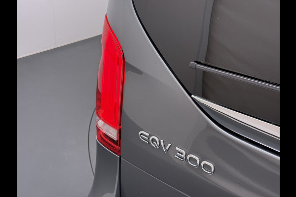 Mercedes-Benz Eqv 300 L2 7-Persoons Leder Captain Chairs SOH 95% Elek.Stoelen+Memory+Verwarmd Burmester®-Audio 360°Camera Navi Adap.Cruise Ecc Bus Elek.Schuifdeuren Lane Assist DAB Privacy Glas Elek.Achterklep VIP Vervoer