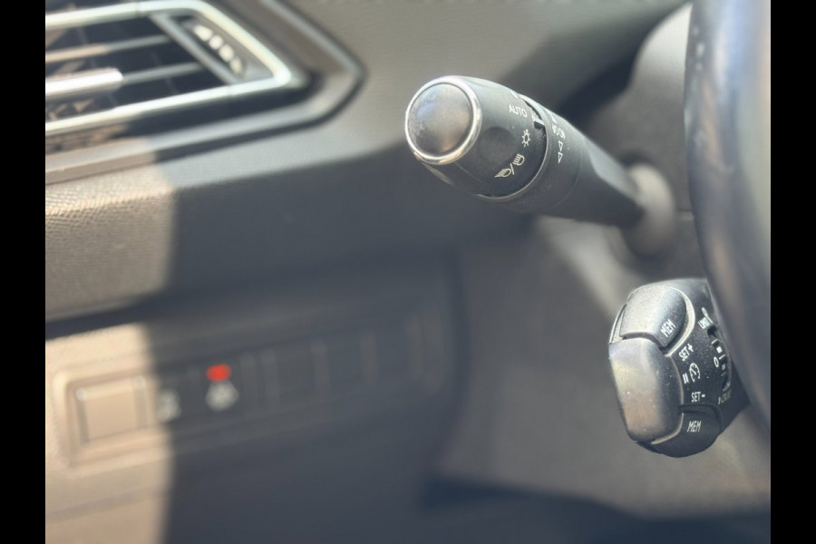 Peugeot 308 1.2 PureTech Allure Camera Full Led Carplay 5drs Zuinig en betrouwbaar