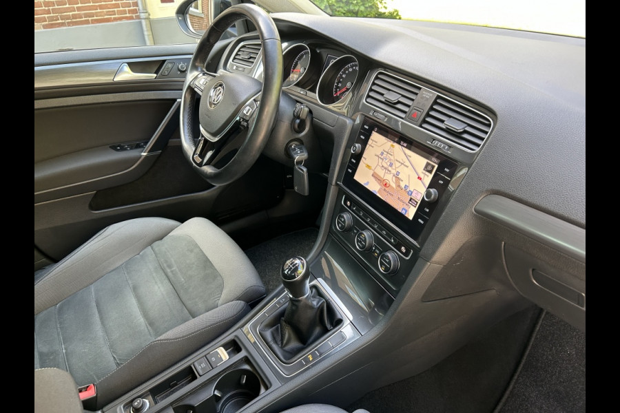 Volkswagen Golf Variant 1.5 TSI 130pk Bns Navi, CarPlay, Trekhaak, Stoelverwarming
