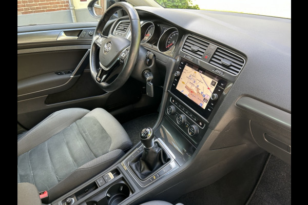 Volkswagen Golf Variant 1.5 TSI 130pk Bns Navi, CarPlay, Trekhaak, Stoelverwarming