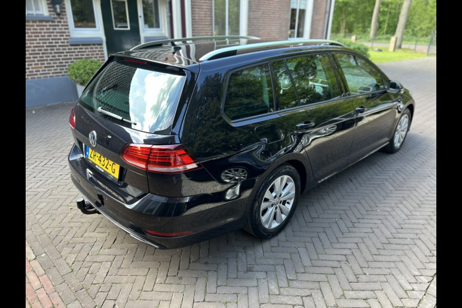 Volkswagen Golf Variant 1.5 TSI 130pk Bns Navi, CarPlay, Trekhaak, Stoelverwarming