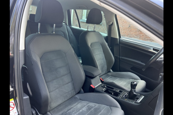 Volkswagen Golf Variant 1.5 TSI 130pk Bns Navi, CarPlay, Trekhaak, Stoelverwarming