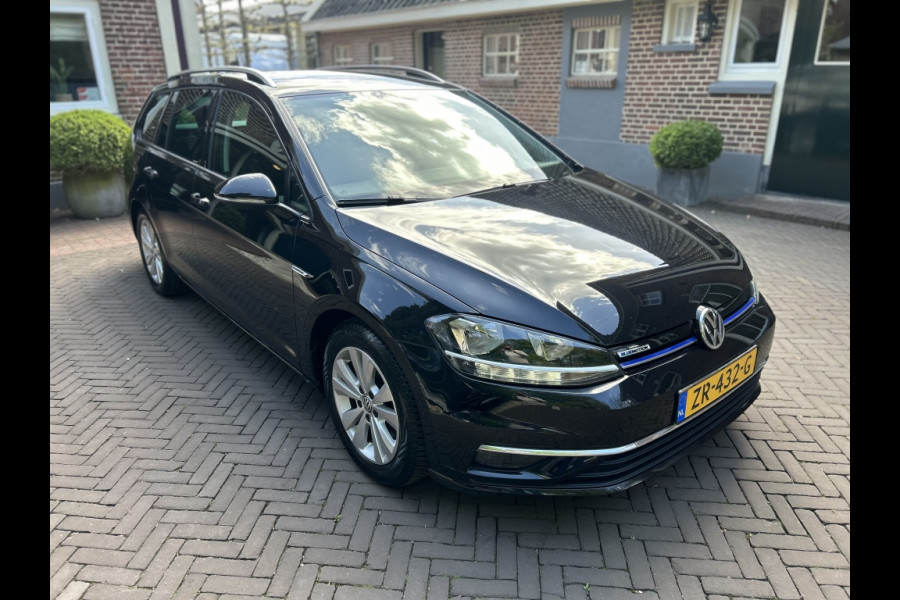 Volkswagen Golf Variant 1.5 TSI 130pk Bns Navi, CarPlay, Trekhaak, Stoelverwarming