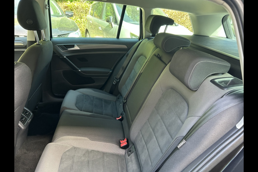 Volkswagen Golf Variant 1.5 TSI 130pk Bns Navi, CarPlay, Trekhaak, Stoelverwarming