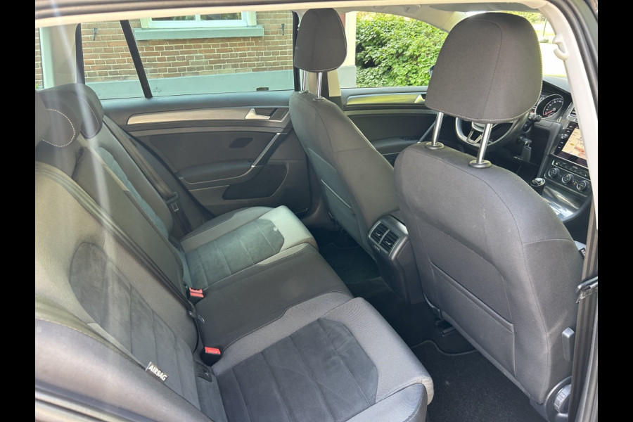 Volkswagen Golf Variant 1.5 TSI 130pk Bns Navi, CarPlay, Trekhaak, Stoelverwarming