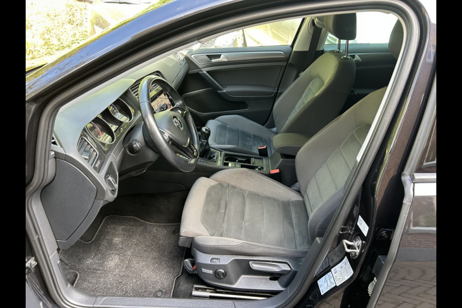 Volkswagen Golf Variant 1.5 TSI 130pk Bns Navi, CarPlay, Trekhaak, Stoelverwarming