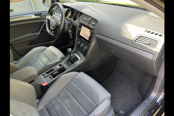 Volkswagen Golf Variant 1.5 TSI 130pk Bns Navi, CarPlay, Trekhaak, Stoelverwarming
