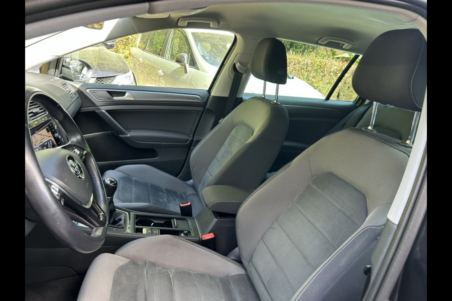 Volkswagen Golf Variant 1.5 TSI 130pk Bns Navi, CarPlay, Trekhaak, Stoelverwarming