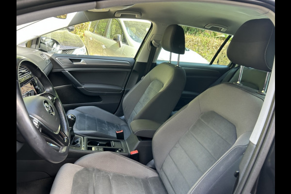 Volkswagen Golf Variant 1.5 TSI 130pk Bns Navi, CarPlay, Trekhaak, Stoelverwarming