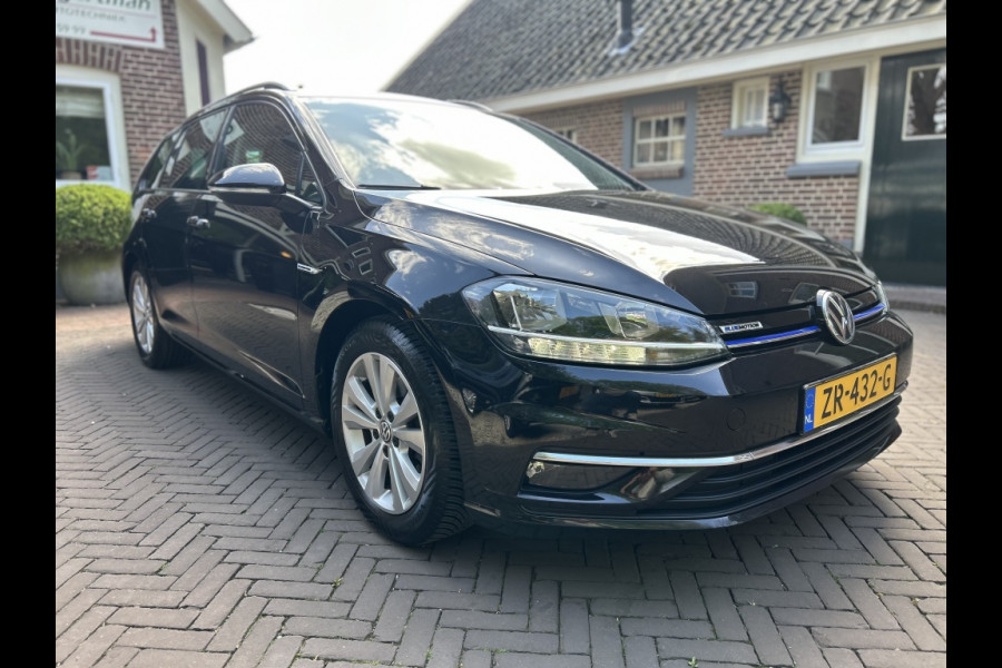 Volkswagen Golf Variant 1.5 TSI 130pk Bns Navi, CarPlay, Trekhaak, Stoelverwarming