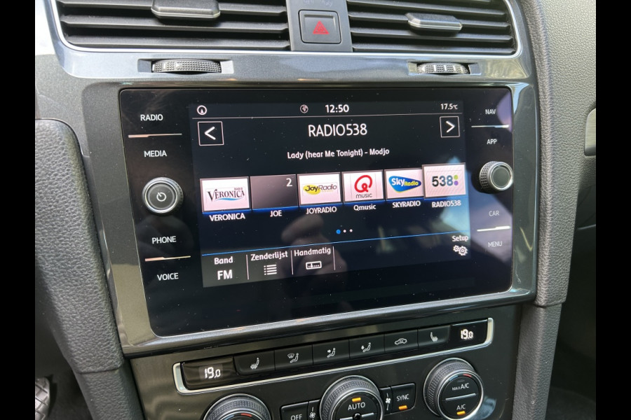 Volkswagen Golf Variant 1.5 TSI 130pk Bns Navi, CarPlay, Trekhaak, Stoelverwarming