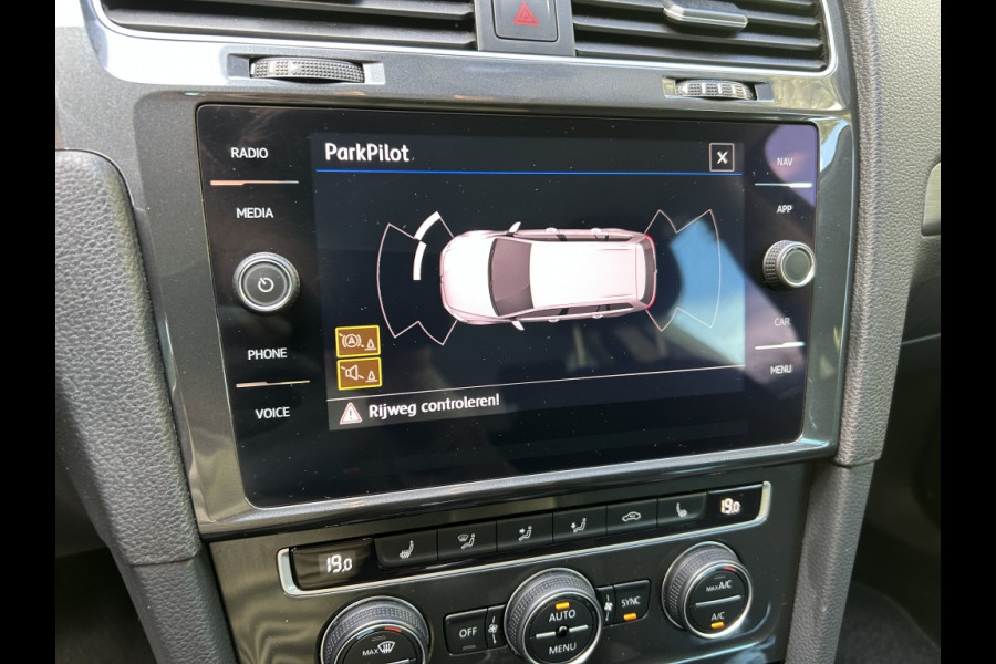 Volkswagen Golf Variant 1.5 TSI 130pk Bns Navi, CarPlay, Trekhaak, Stoelverwarming