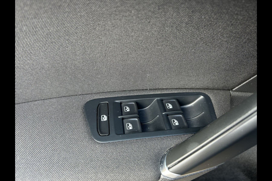 Volkswagen Golf Variant 1.5 TSI 130pk Bns Navi, CarPlay, Trekhaak, Stoelverwarming