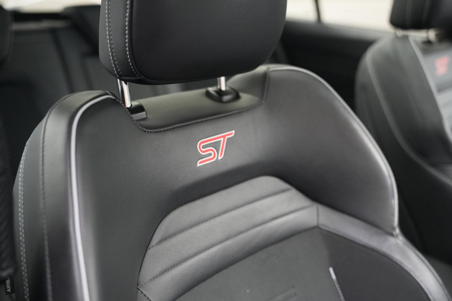 Ford Focus 2.3 EcoBoost ST-X Panoramadak Milltek LED B&O Headup Stuurverw.