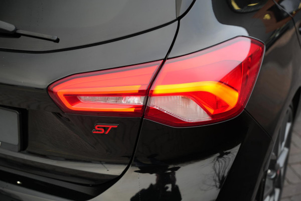 Ford Focus 2.3 EcoBoost ST-X Panoramadak Milltek LED B&O Headup Stuurverw.