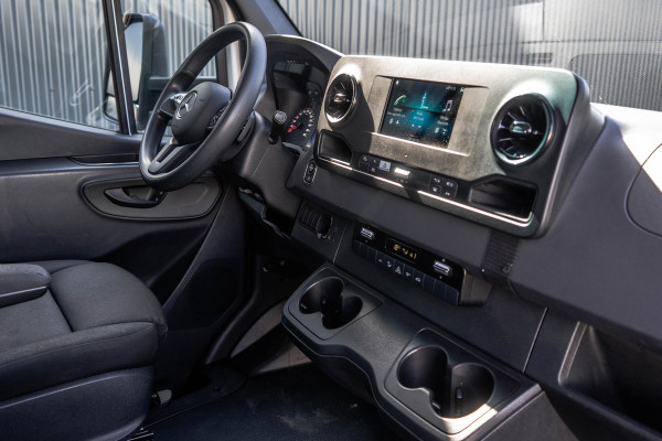 Mercedes-Benz Sprinter 315 CDI | 150 PK | Automaat | Bakwagen met laadklep | Zijdeur | Camera | Cruise | Mbux | Climatronic