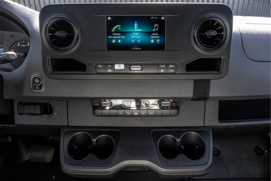 Mercedes-Benz Sprinter 315 CDI | 150 PK | Automaat | Bakwagen met laadklep | Zijdeur | Camera | Cruise | Mbux | Climatronic
