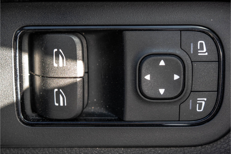 Mercedes-Benz Sprinter 315 CDI | 150 PK | Automaat | Bakwagen met laadklep | Zijdeur | Camera | Cruise | Mbux | Climatronic