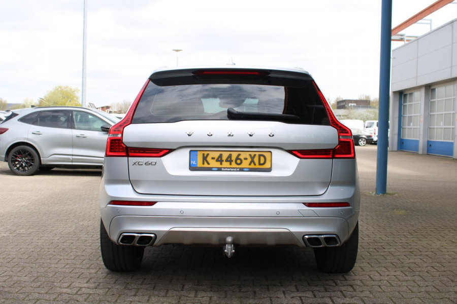 Volvo XC60 2.0 B5 Momentum Exclusive | Trekhaak | Panorama Dak | Stoelverwarming | Adaptive Cruise Control | 360 Camera | Navigatie |