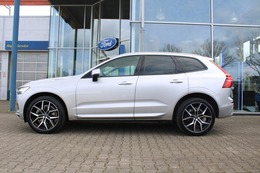 Volvo XC60 2.0 B5 Momentum Exclusive | Trekhaak | Panorama Dak | Stoelverwarming | Adaptive Cruise Control | 360 Camera | Navigatie |