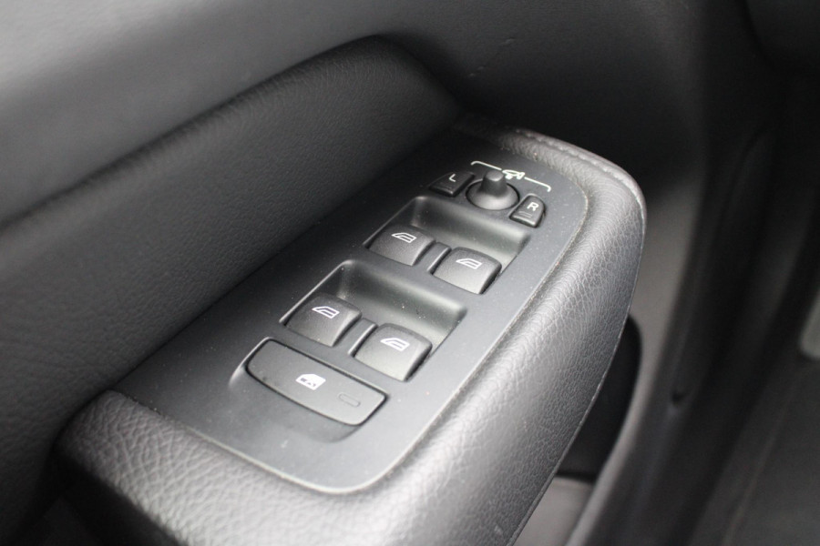 Volvo XC60 2.0 B5 Momentum Exclusive | Trekhaak | Panorama Dak | Stoelverwarming | Adaptive Cruise Control | 360 Camera | Navigatie |