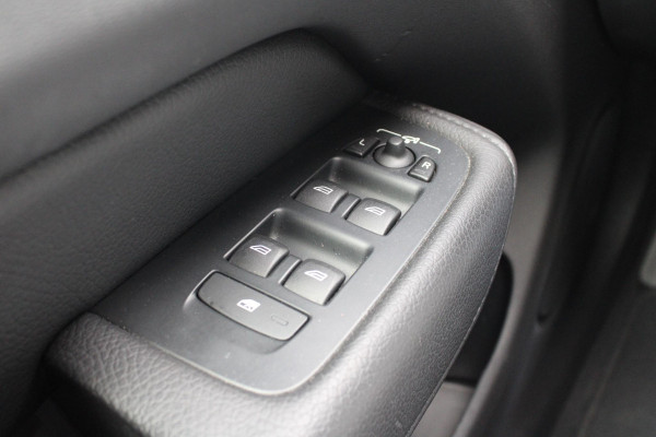 Volvo XC60 2.0 B5 Momentum Exclusive | Trekhaak | Panorama Dak | Stoelverwarming | Adaptive Cruise Control | 360 Camera | Navigatie |