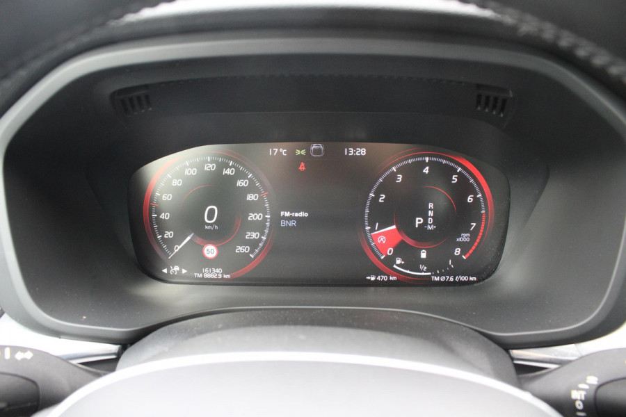 Volvo XC60 2.0 B5 Momentum Exclusive | Trekhaak | Panorama Dak | Stoelverwarming | Adaptive Cruise Control | 360 Camera | Navigatie |
