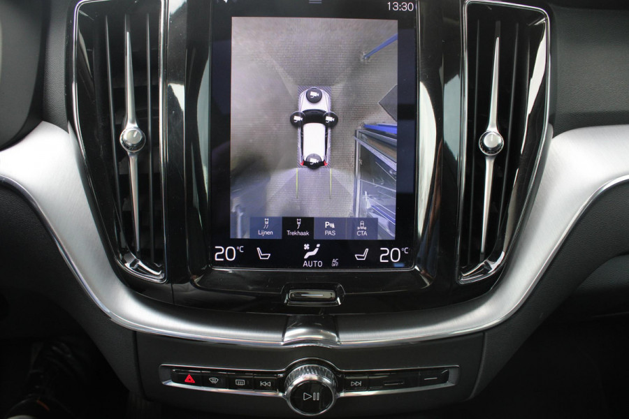 Volvo XC60 2.0 B5 Momentum Exclusive | Trekhaak | Panorama Dak | Stoelverwarming | Adaptive Cruise Control | 360 Camera | Navigatie |