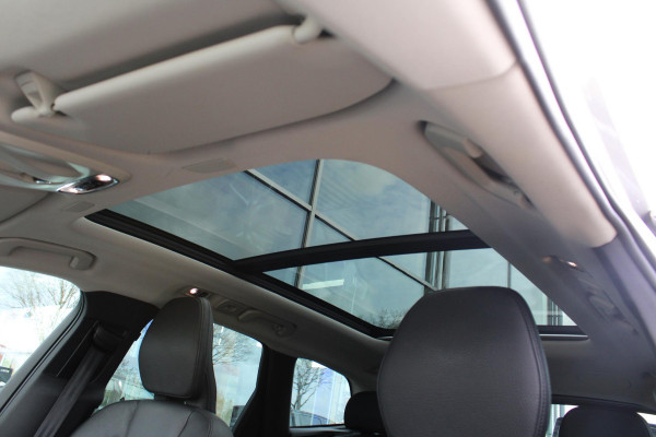 Volvo XC60 2.0 B5 Momentum Exclusive | Trekhaak | Panorama Dak | Stoelverwarming | Adaptive Cruise Control | 360 Camera | Navigatie |