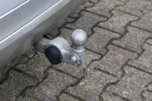 Volvo XC60 2.0 B5 Momentum Exclusive | Trekhaak | Panorama Dak | Stoelverwarming | Adaptive Cruise Control | 360 Camera | Navigatie |